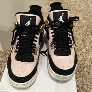 Woman’s air Jordan 4 retro